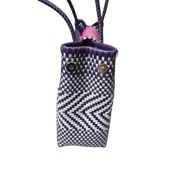 Plastic Woven Purple and Pink Shoulder Beach Bag Tote - Magnet Snaps - NWOT!!! - Picture 4 of 6